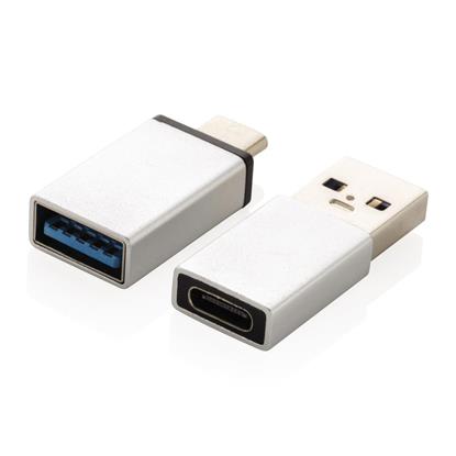 Bild på USB A och USB C adapter-set